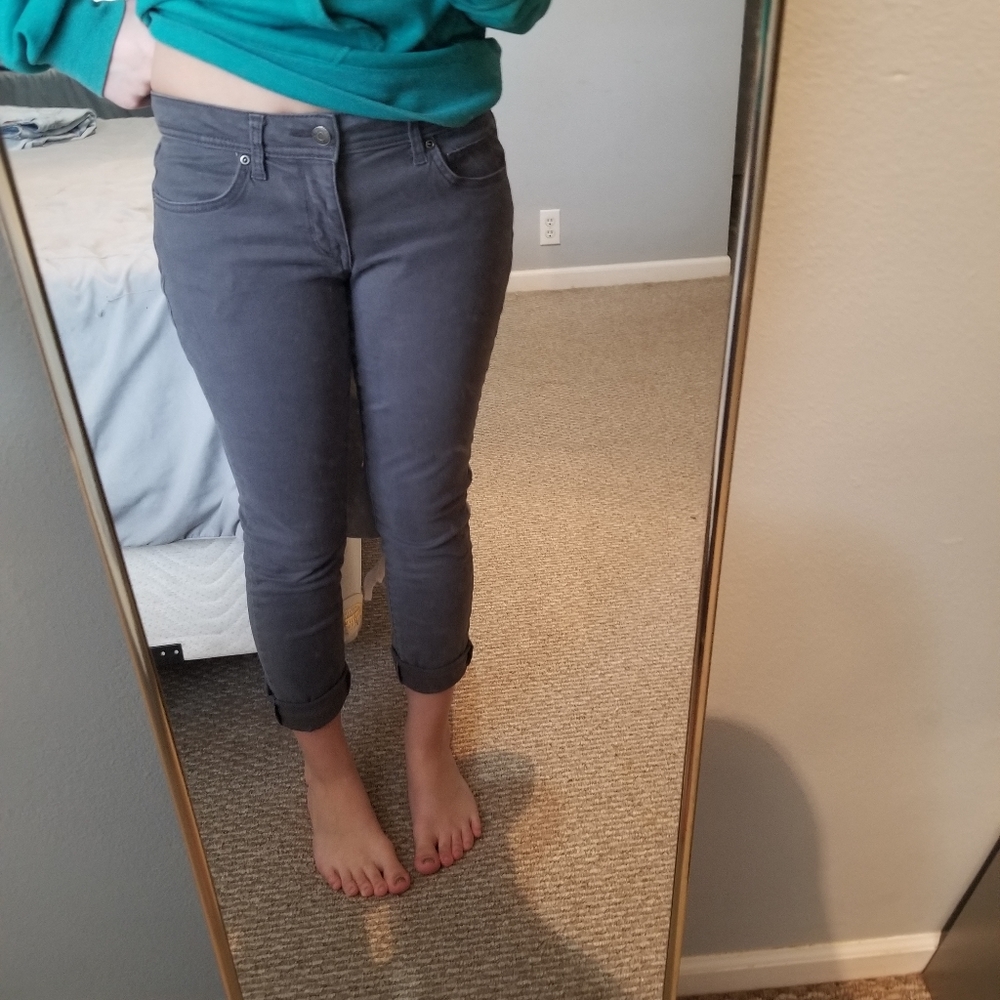 💛 Gray Capris